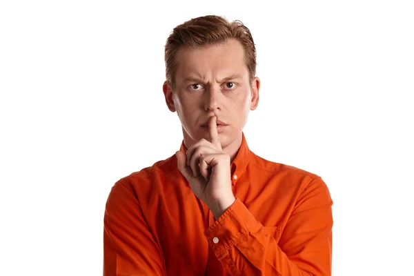 Retrato Cerca Joven Jengibre Guapo Con Una Elegante Camisa Naranja —  Fotos de Stock