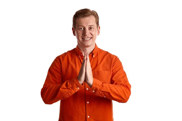 Närbild Porträtt Ung Elegant Ingefära Man Snygg Orange Skjorta Agerar — Stockfoto
