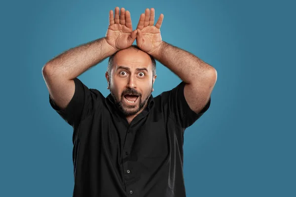 Retrato Cerca Una Morena Majestuosa Mediana Edad Con Barba Vestida — Foto de Stock