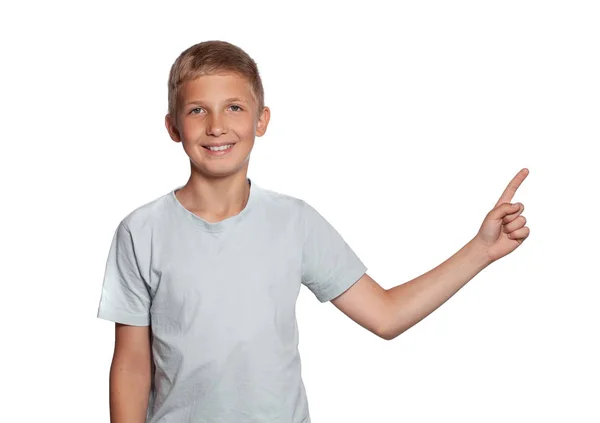 Retrato Cerca Guapo Adolescente Rubio Con Una Camiseta Blanca Sonríe — Foto de Stock