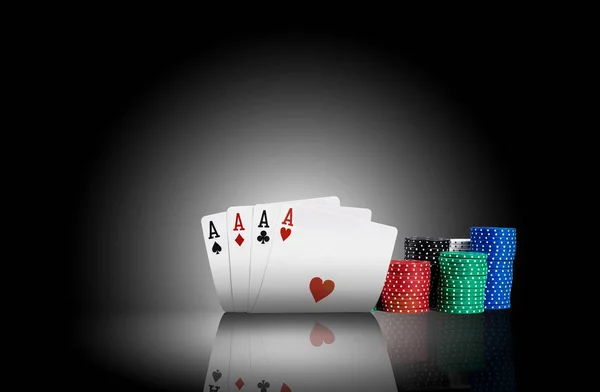 Vier Aces staan op een spiegel oppervlak met een achtergrondverlichting, voorafgaand aan een kleurrijke chips in palen. Zwarte achtergrond. Gokken entertainment. Close-up. — Stockfoto