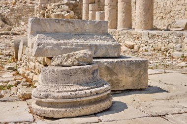 Akdeniz sahilinde bulunan Apollo Hylates Sığınağı 'nın kalıntıları. Eski bir Yunan kasabası olan Kourion yakınlarında. Limasol, Episkopi, Kıbrıs.