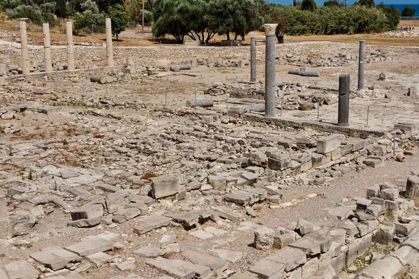 Ruins of Sanctuary of Apollo Hylates located at the beach of mediterranean sea. Near an ancient greek town of Kourion. Limassol, Episkopi, Cyprus. — Stock Photo, Image