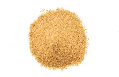 Yer sarımsağı beyaz arkaplanda izole edilmiş, metin veya resimler için kopyalama alanı var. Baharatlar ve bitkiler. Paketleme konsepti. Yakın plan..