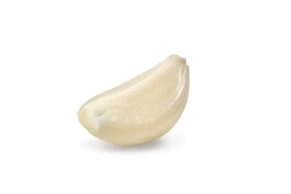 Um dente descascado picante de alho, isolado no fundo branco. Vegetais, especiarias. Colheita. Fechar, espaço de cópia — Fotografia de Stock