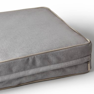 Fermuarı kapalı, çıkarılabilir örtüsü olan rahat bir ev hayvanı yatağı.