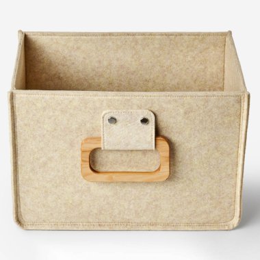 Ahşap saplı bej keçeli kutu, herhangi bir alanı düzenlemek ve azaltmak için mükemmel.