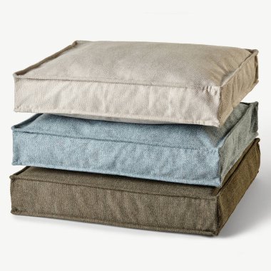 Rahat evcil hayvan yatakları köpekler için rahat dinlenme yerleri sağlıyor, çeşitli renkler sergiliyor ve rahatlamayı teşvik ediyor.