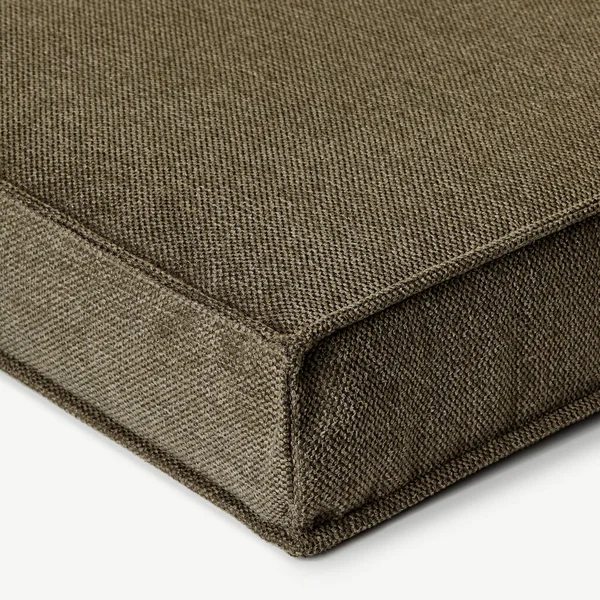 İç tasarım projeleri için mükemmel olan kumaş dokusunu ve dikişleri vurgulayan haki yeşili döşeme yastığının ayrıntıları