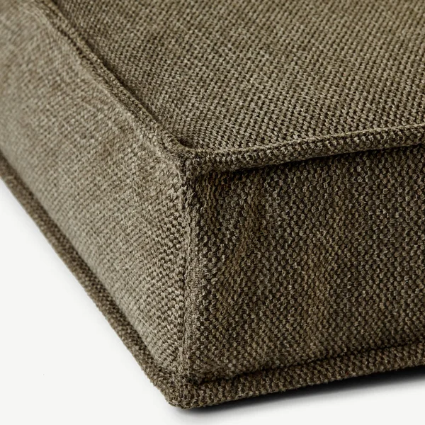 Döşeme mobilyalarının kumaş dokusunu ve dikişlerini vurgulayan detaylar