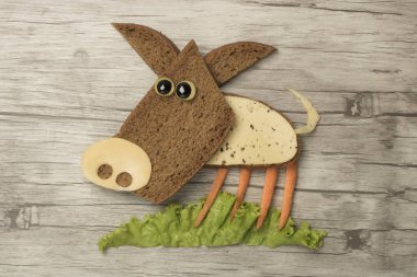 Ekmek ve sebze gemide yapılan domuz