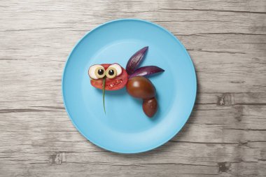 Komik arı sebze tabağı ve resepsiyon ile yapılan