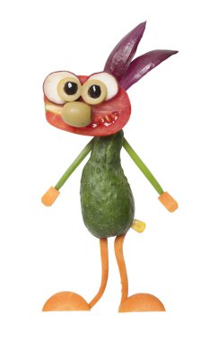 Salatalık, havuç ve domates ile yapılan komik tavşan