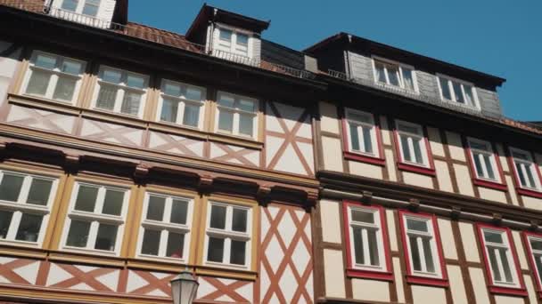 Façades de maisons typiquement allemandes. Style de construction ancien reconnaissable — Video