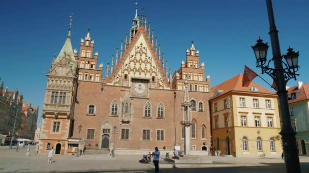 Wroclaw, Poland, May 2018: Downtown Wroclaw with a view of the old city hall.Steadicam shot — Stock Video