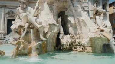 Roma İtalya Piazza Navona dört nehir çeşme.