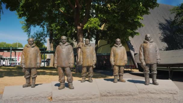 Oslo, Norge, juli 2018: Roald Amundsen monument bredvid Frammuseet — Stockvideo