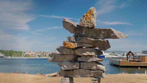 Inuit navigation sign on the coast of Oslo in Norway — Stock Video