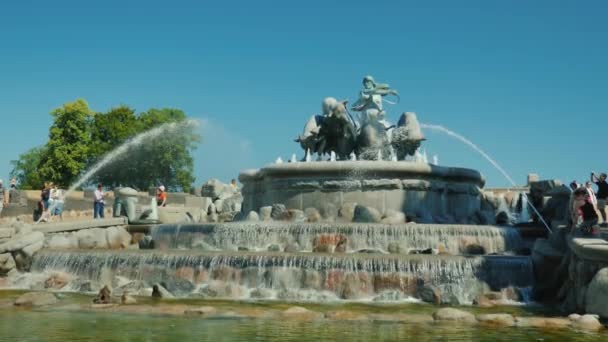 Gefion Fountain Una Fuente Cerca Del Puerto Copenhague Composición Escultórica — Vídeos de Stock