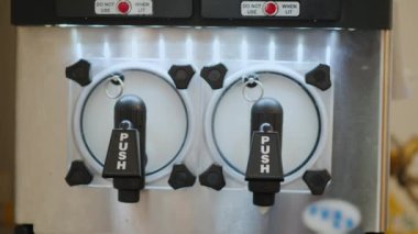 Buz ve şarap-şarap slushies bir bardak yapmak için birim