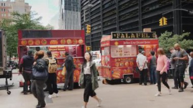 Wall Street, New York, ABD, Eylül 2018: Sokak gıda Kiosk ünlü Wall Street'te