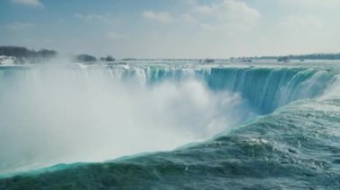 Niagara Falls serisi şeklinde şelale at nalı. Kış sezonu