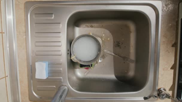 The sink is filled with dirty dishes. Many dishes need to be washed. Timelapse video — Stock Video