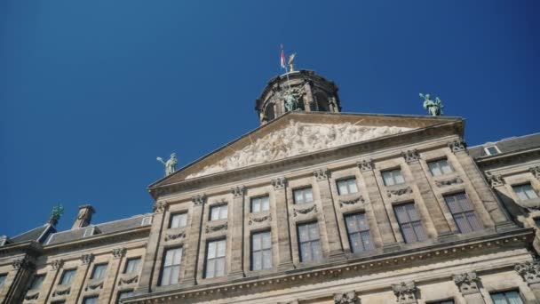 Royal Palace Amsterdam'ın eski Amsterdam Belediye Binası olduğunu. — Stok video