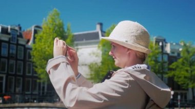 Çekici turistik Amsterdam pitoresk mimarisini fotoğraflar. Hollanda Turizm