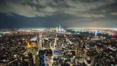 Manhattan, New York - gece video. Hava video timelapse. Geniş lens 4k vurdu