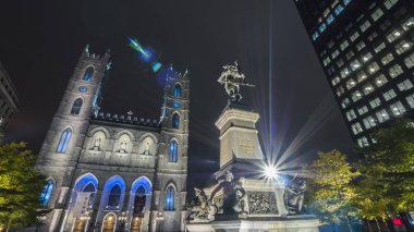 Montreal - Montreal Notre Dame Katedrali gece tarafından tanınabilir yer