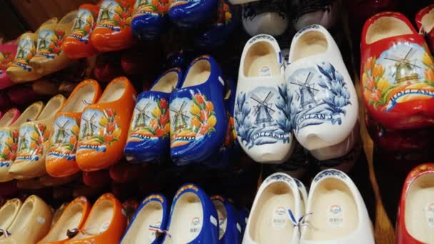 Zaanse Schans, Netherlands, May 2018: Shelves with traditional wooden shoes - a popular souvenir from Holland — Stock Video