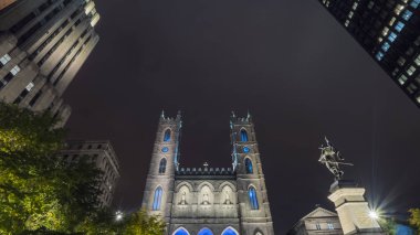 Montreal - Montreal Notre Dame Katedrali gece tarafından tanınabilir yer