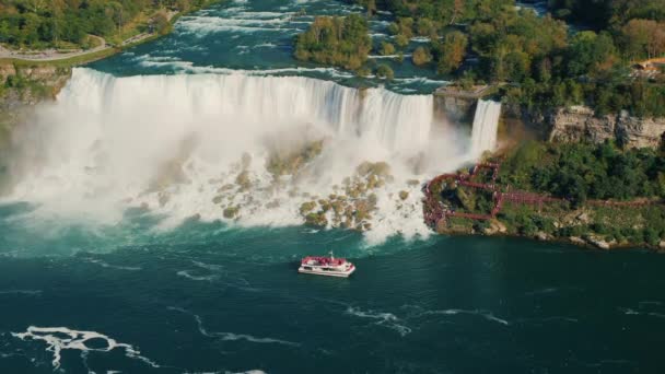 Ünlü Niagara Nehri ve Niagara Şelalesi havadan görünümü — Stok video