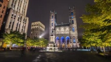 Montreal kenti gece Notre Dame Katedrali yakınında Hyperlapse video