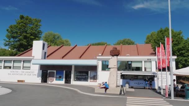 Oslo, Noorwegen, 2018 juli: het kon-Tiki Museum in Oslo. Museum gewijd vlot van kon-Tiki, op welke Tour Heyerdahl stak de Stille Oceaan in 1947 — Stockvideo