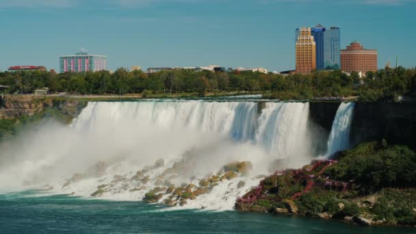 Niagara Şelalesi ABD-Kanada sınırında yer almaktadır. — Stok video