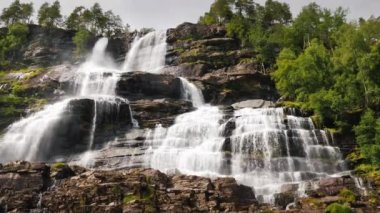 Norveç 'te popüler bir turizm beldesi Twindefossen şelalesidir.