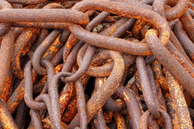 Paslı eski gemi çapa zincirleri