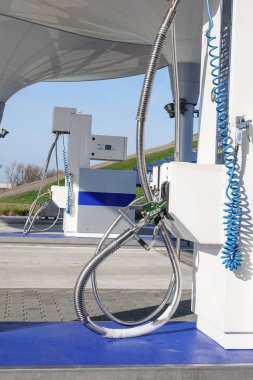 Sıvı Doğalgaz dolum istasyonu alternatif benzin kullanan araçlar için.