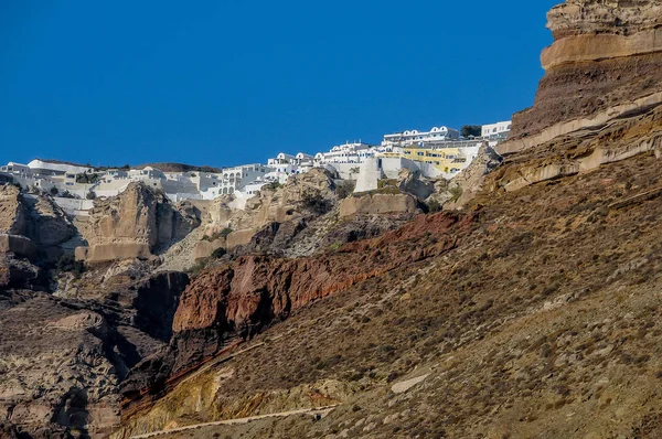 Widok Białe Miasto Wyspy Santorini Morze Skaliste Wybrzeże — Zdjęcie stockowe