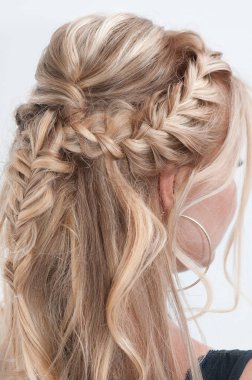 uzun saç ve saç modeli ile sarışın kız