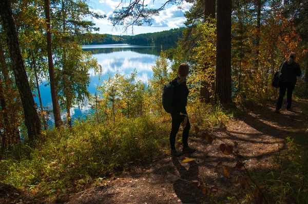 Toeristische Meisje Prachtige Herfst Natuur Van Zuid Oeral Chelyabinsk Regio — Stockfoto