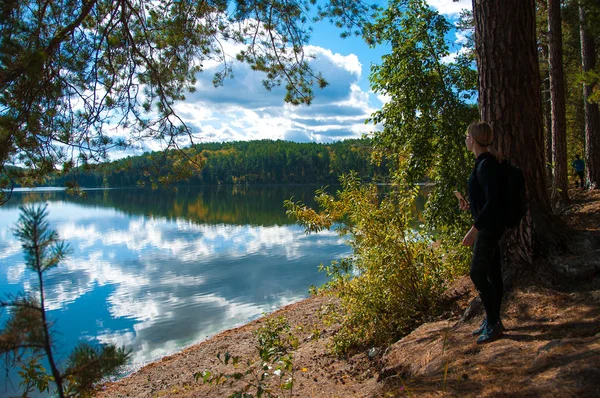 Menina Turística Bela Natureza Outono Dos Urais Sul Região Chelyabinsk — Fotografia de Stock