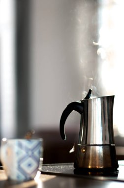 İtalyan Buhar kahve makinesi üzerinde indüksiyon ocağı