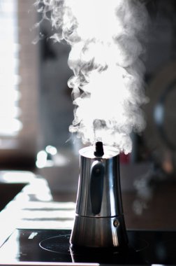 İtalyan Buhar kahve makinesi üzerinde indüksiyon ocağı