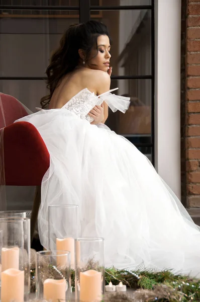 Νύφη Λευκό Φόρεμα Και Σκούρα Μαλλιά Προετοιμασίες Για Γάμο — Φωτογραφία Αρχείου