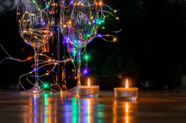Parlak Noel kartı ile renkli çelenk