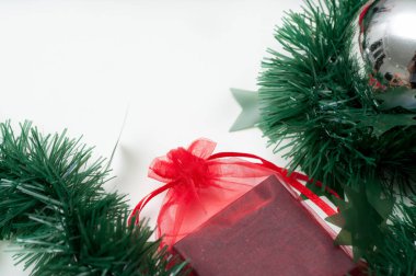 Noel arka plan beyaz yeşil kırmızı