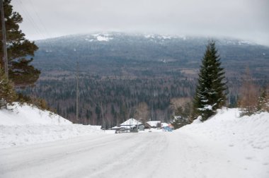 kış yol öğleden sonra şehir dışında